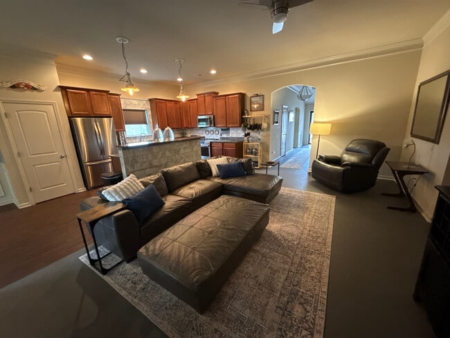 Foto del edificio - Room in House on Katielee Cove