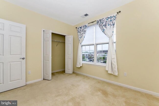 Building Photo - 1331 Sierra Dr