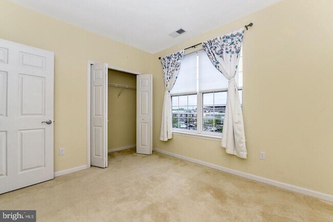 Foto del edificio - 1331 Sierra Dr