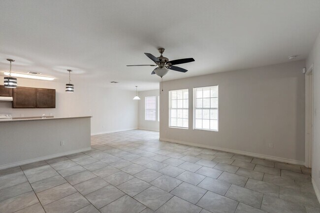 Foto del edificio - Stunning 3-Bedroom, 2-Bath Home on Corner ...