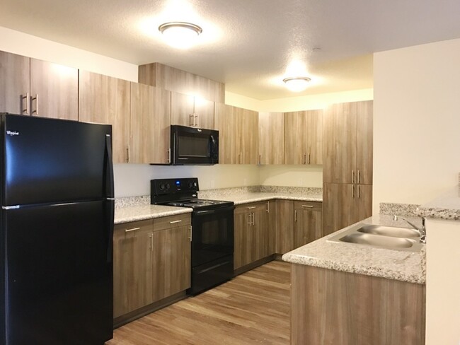 Spacious Kitchen with Luxury Finishes - Stoneplace Apartments