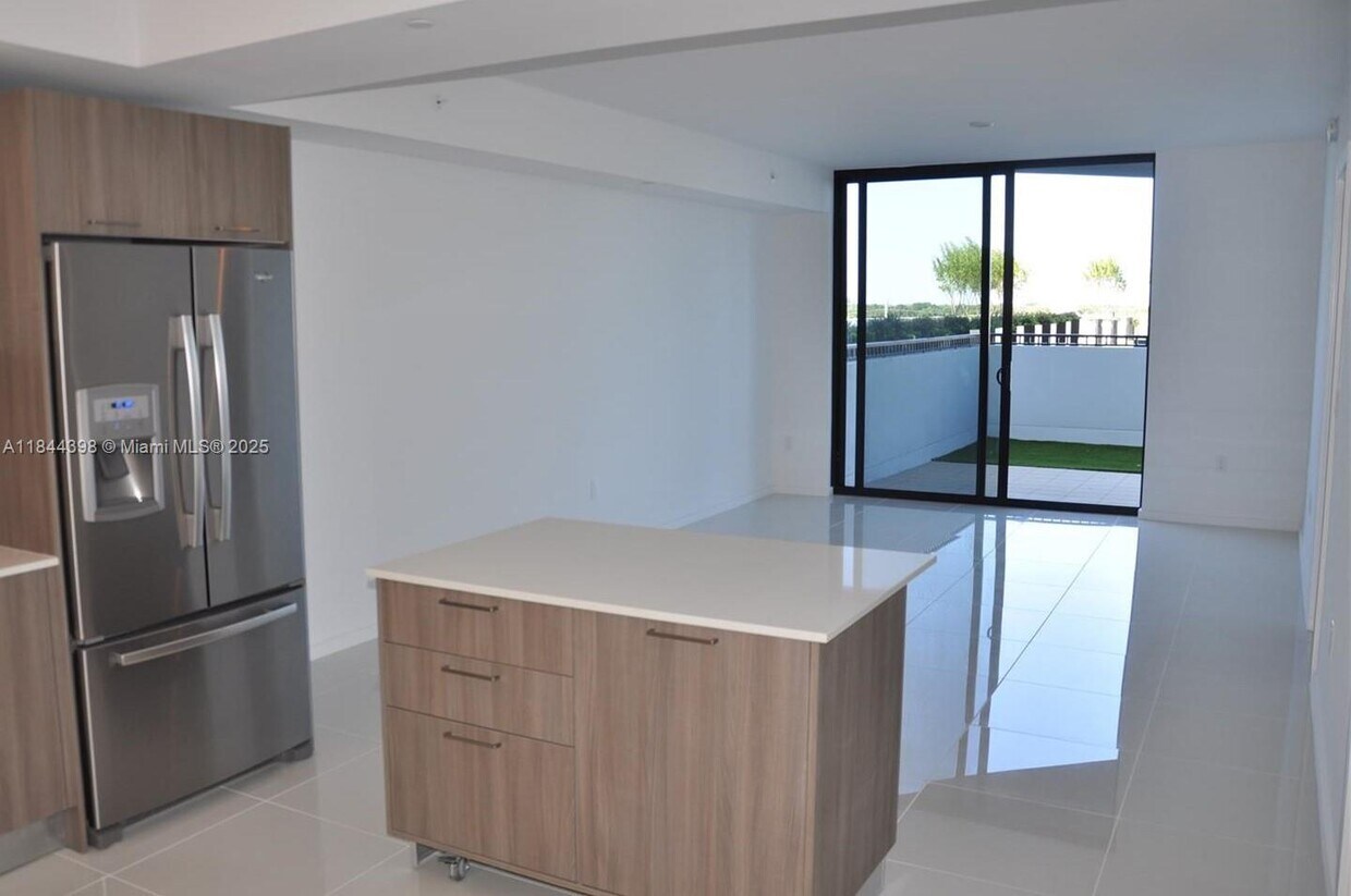 Foto principal - 5300 Paseo Blvd