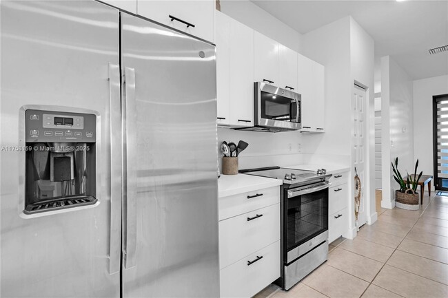 Foto del edificio - 8175 NW 104th Ave
