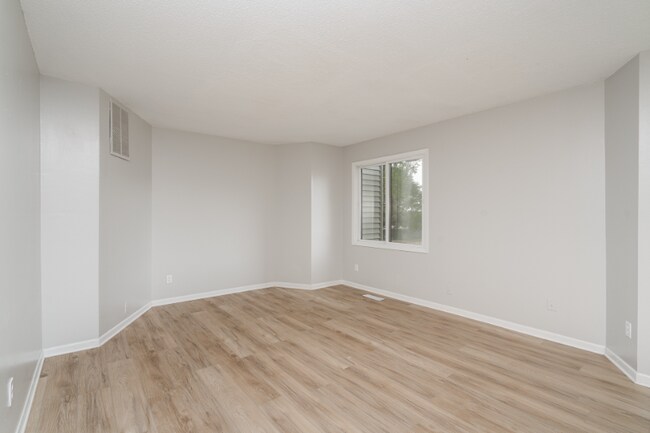 Building Photo - 12771 Greenwood Dr