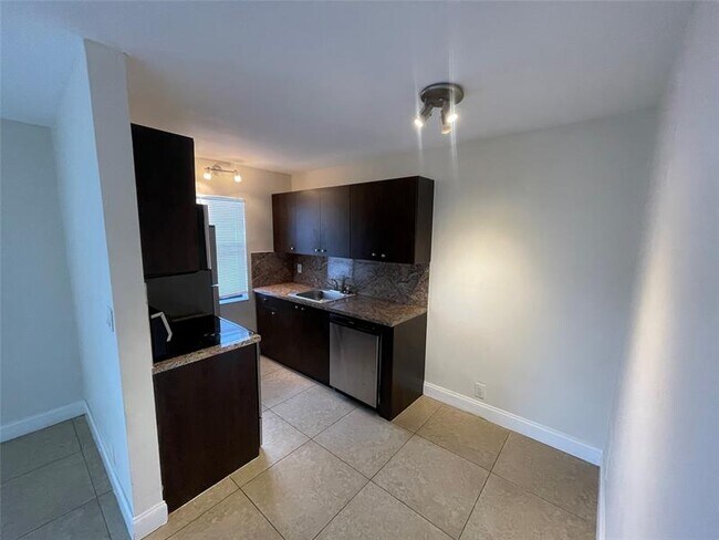 Foto del edificio - 607 NE 29th Dr