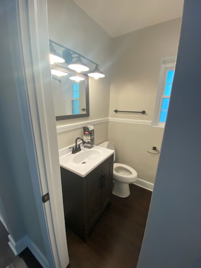 Foto del edificio - 705 Bay St.