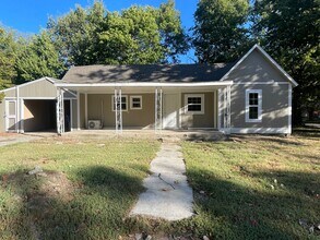 Building Photo - 601 N Fawn St