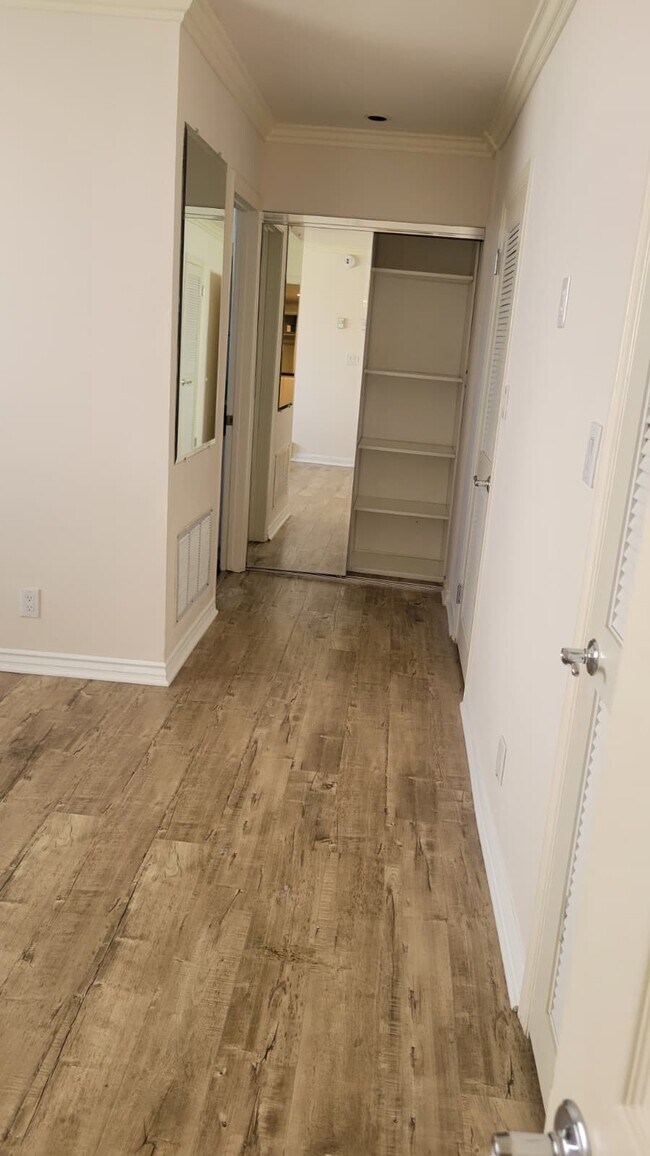 Foto del edificio - 4521 Colbath Ave