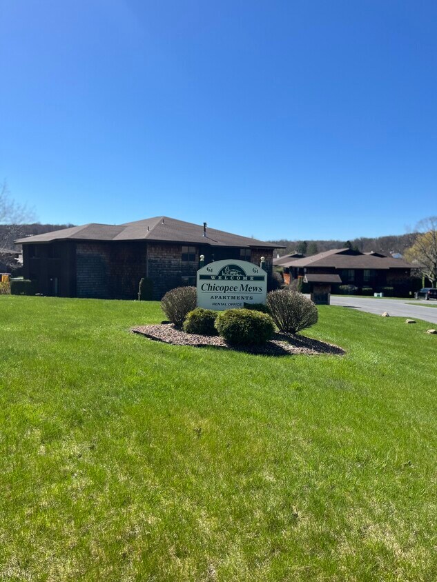 Chicopee Mews Apartments in Camillus, NY