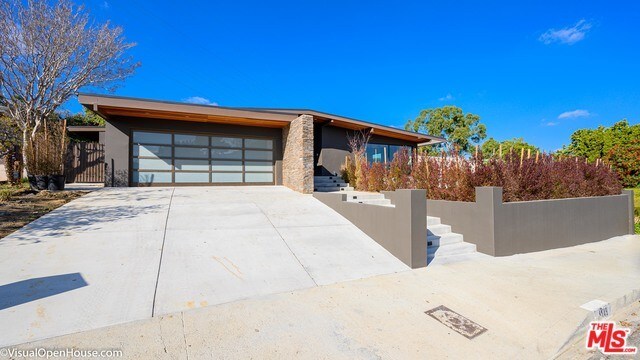 Building Photo - 4149 S Cloverdale Ave