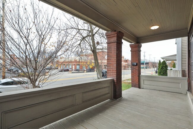 Building Photo - 229 E 11th Ave