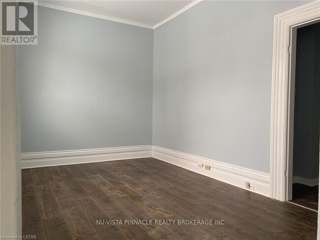 Photo du bâtiment - 132 Wharncliffe Rd N