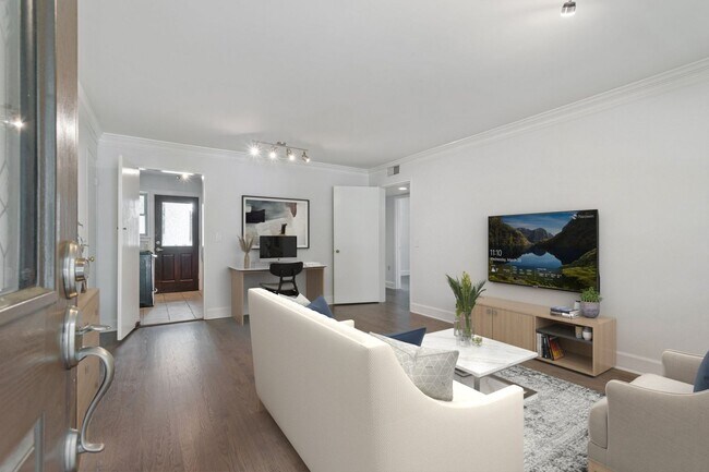 Foto del edificio - Quaint Westchester Condo