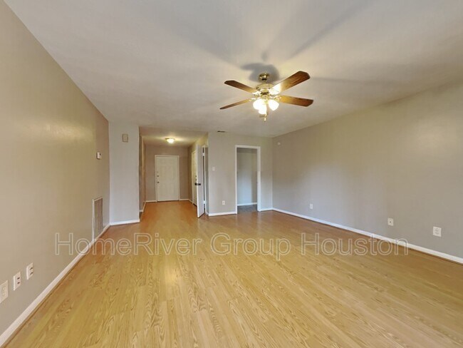 Foto del edificio - 16947 Hummingbird Dr