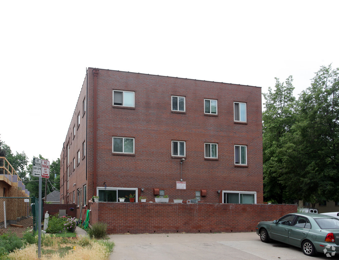 Foto del edificio - 2401 E Warren Cir