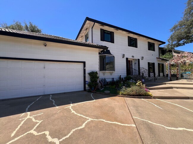 Building Photo - Spacious El Dorado Hills 4bd/3ba Home with Large Backyard