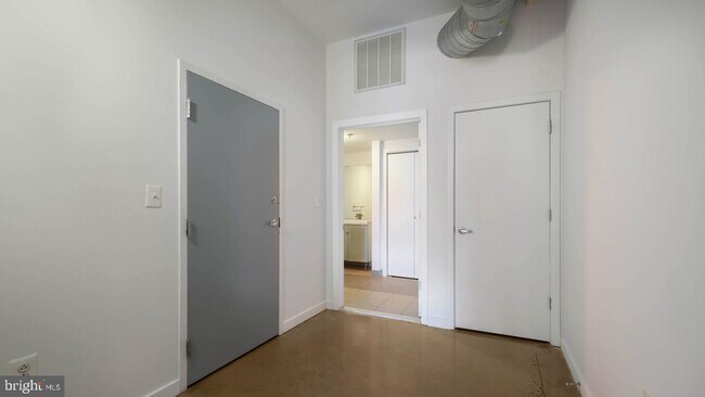 Building Photo - 444 N 4th St