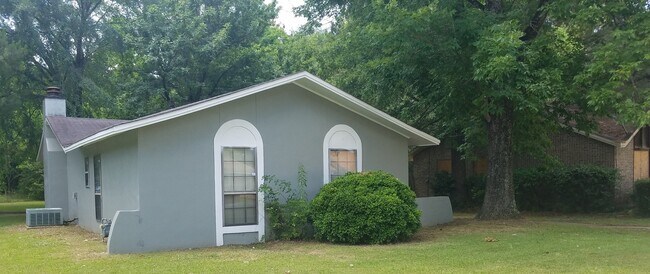 Building Photo - 2694 Whispering Pine Dr