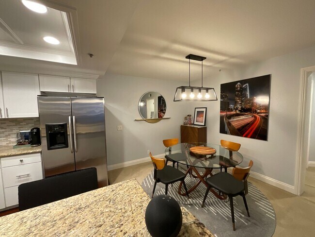 Foto del edificio - Mandevilla's: Upper 2 Bedroom 2 Bath Condo