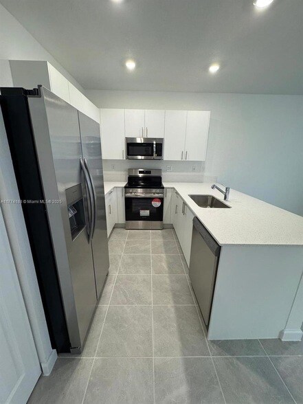 Foto del edificio - 633 SE 13th St Cir
