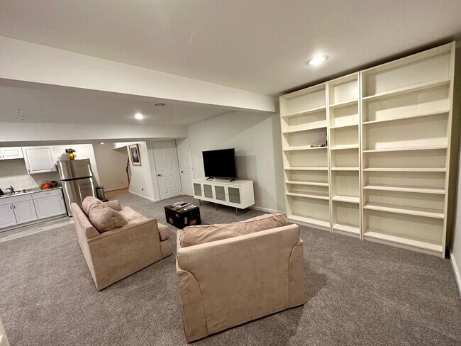 Building Photo - 44024 Pandora Ct