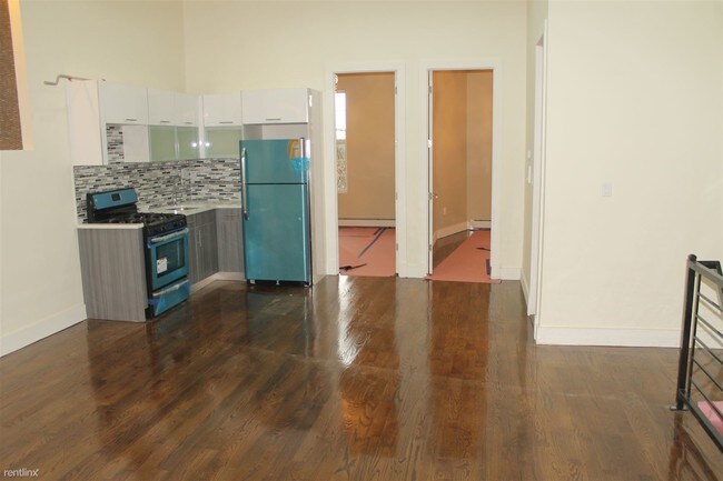 Building Photo - 4 br, 1 bath Apartment - 98 Harman St