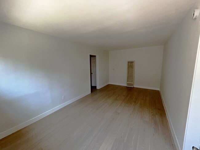 Building Photo - 1635 Normandie Ave