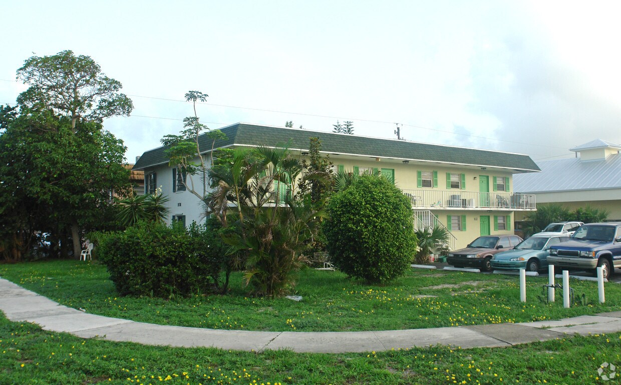 Foto del exterior - 501 W Kalmia Dr