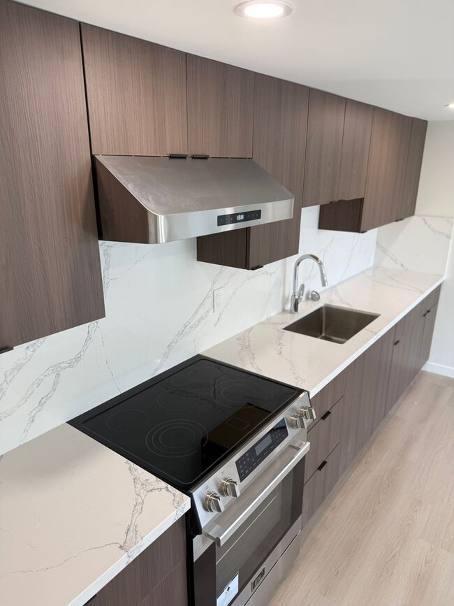 Building Photo - Gilman Dr