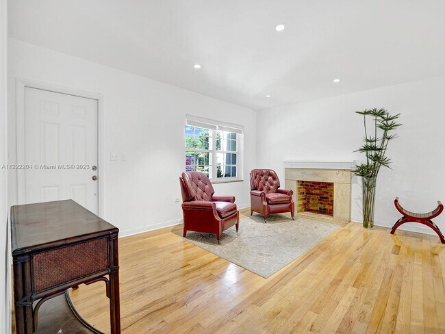 Building Photo - 711 Zamora Ave