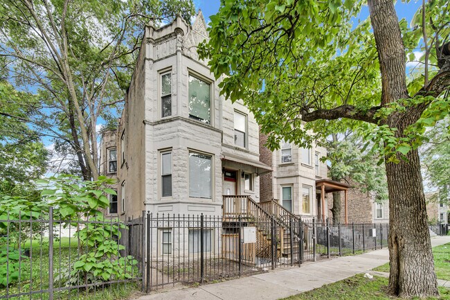 Foto del edificio - 1826 S Hamlin Ave