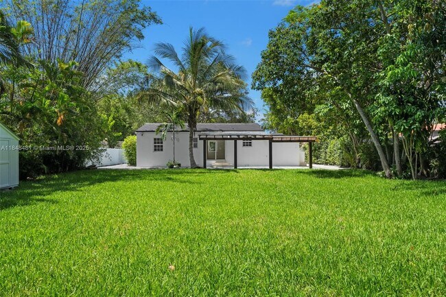 Foto del edificio - 1003 NE 115th St
