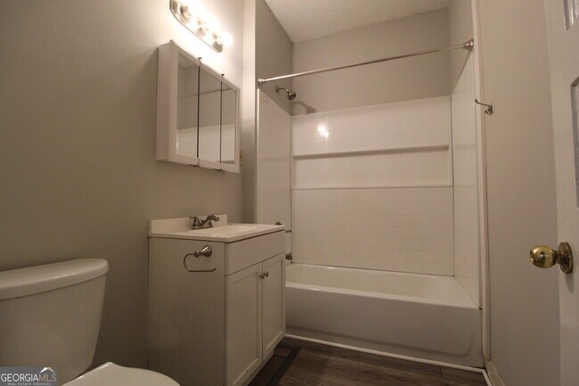 Foto del edificio - 26 Hickory St NE