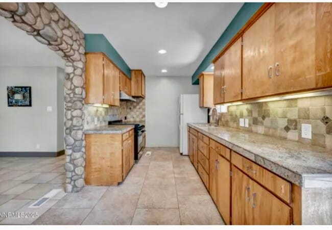 Building Photo - 1320 Yori Ave