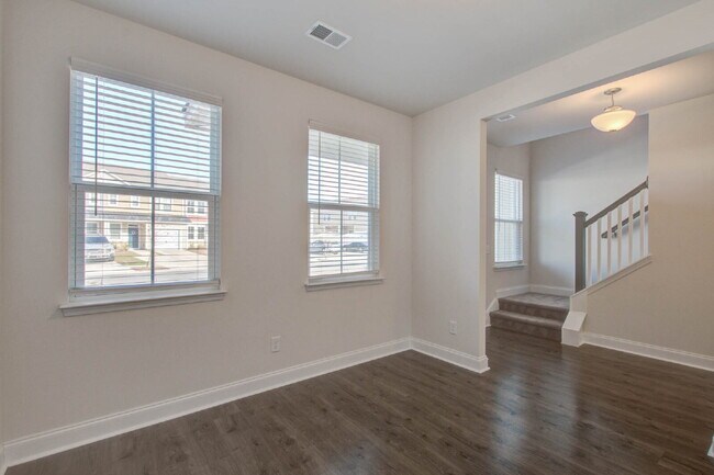 Foto del edificio - 7821 Montview Rd