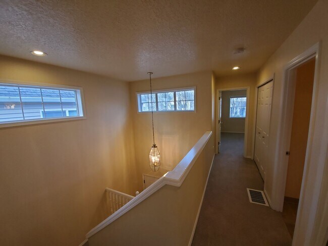 Foto del edificio - $500 off first full month!!! Lovely Two St...
