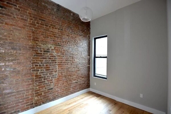 Building Photo - 719 Seneca Ave