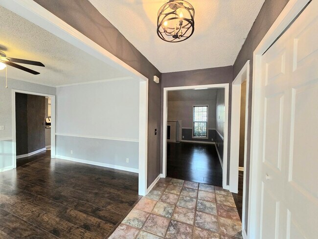 Building Photo - 160 Pinnacle Ct