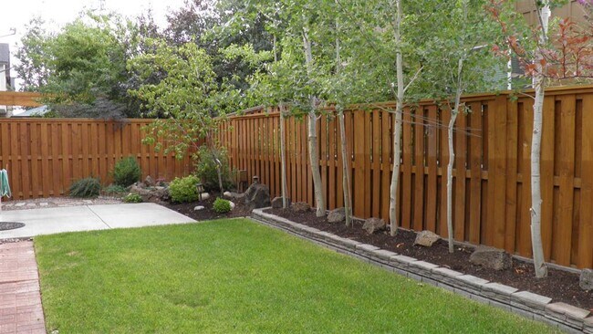 Foto del edificio - 2867 NE Sedalia Loop