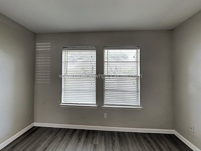 Building Photo - 5105 Skillman St