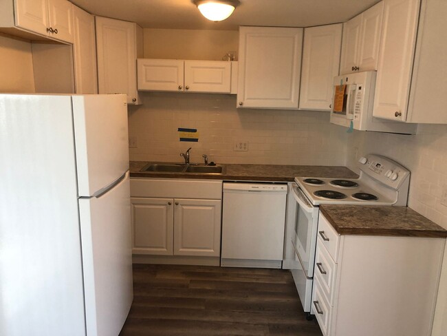 Building Photo - Remodeled Unit Throughout!!!