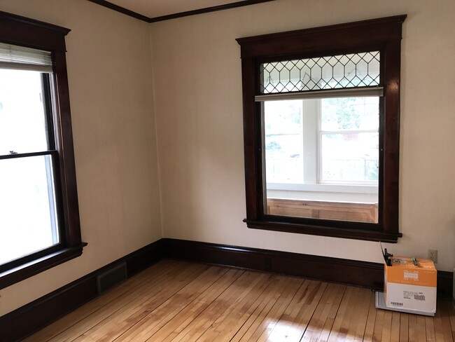 Building Photo - 1135 5th St NE