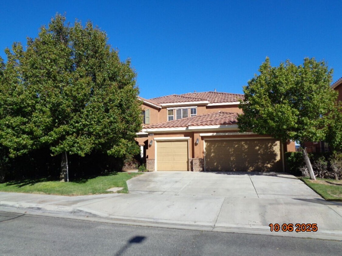 Primary Photo - Large 2 Story Offering 3419 sq. ft. and 5 ...