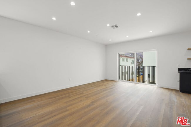 Building Photo - 4527 W 17th St