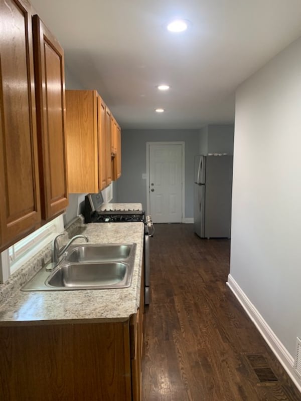 Building Photo - 1214 W 98th St