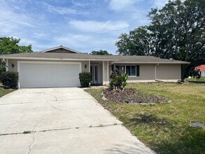Building Photo - 27 Classic Ct S