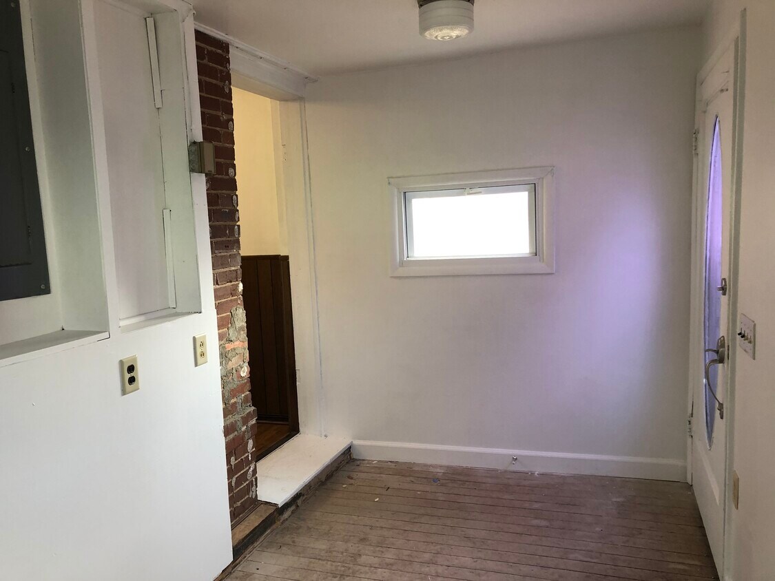 Foto principal - 327 N Main St