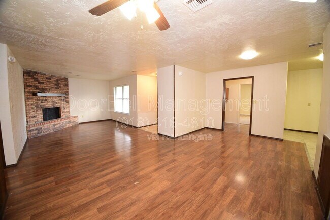 Foto del edificio - 746 W Commercial St