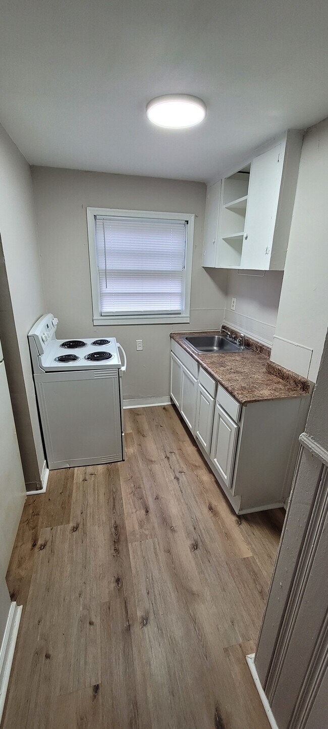 Building Photo - 903 Martin St