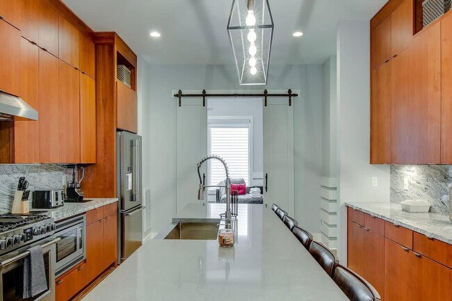 Foto del edificio - 1122 Argyle Ave